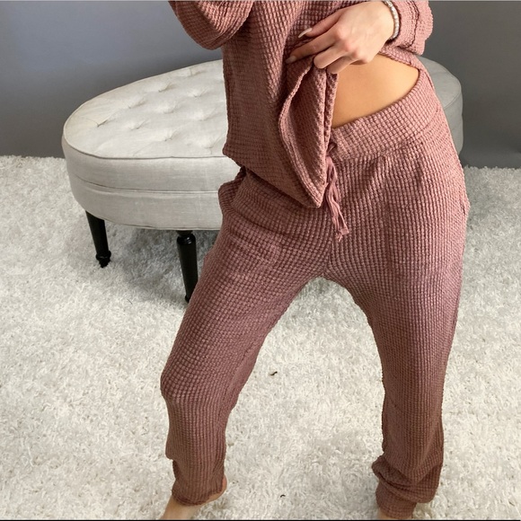 DREAM STATE Jogger in Dark Rose - Picture 3 of 4